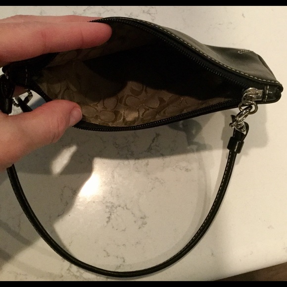 Coach wristlet - Picture 3 of 3